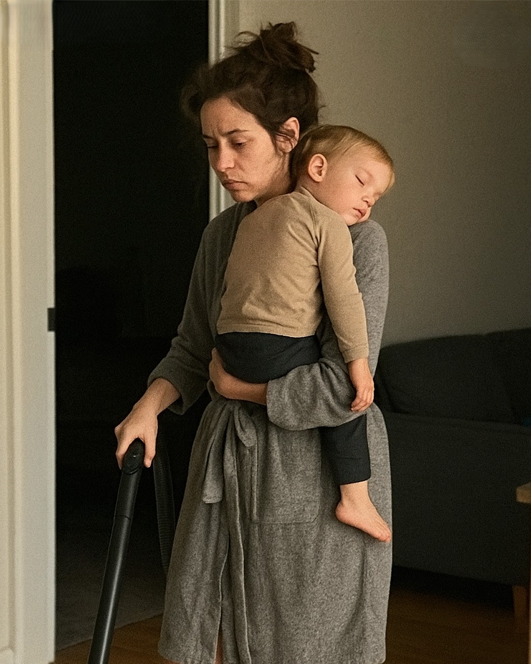 Woman Spends 10 Years at Home Raising 4 Kids, Husband Complains He’s the Only Breadwinner