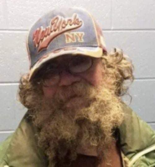 The homeless old man went to the police station and asked them to take a shower, but the police officers completely transformed him!