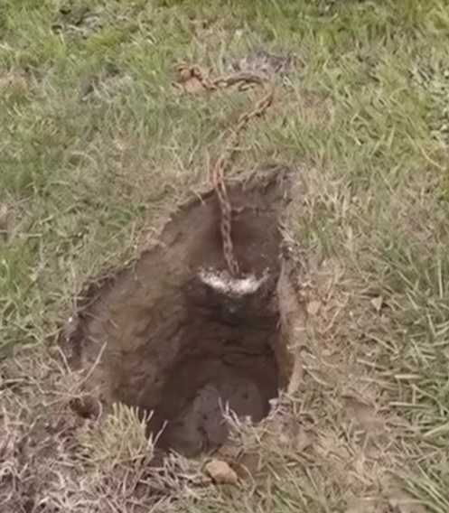 A Strange Chain Was Hidden Below My Mailbox — What I Discovered Left Me Speechless.